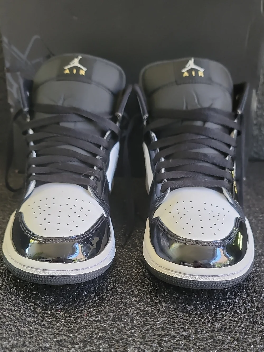 Nike Air Jordan 1 Mid SE "Metallic Silver/Metallic Gold" Patent Leather Wmns 9.5 - Picture 5 of 16